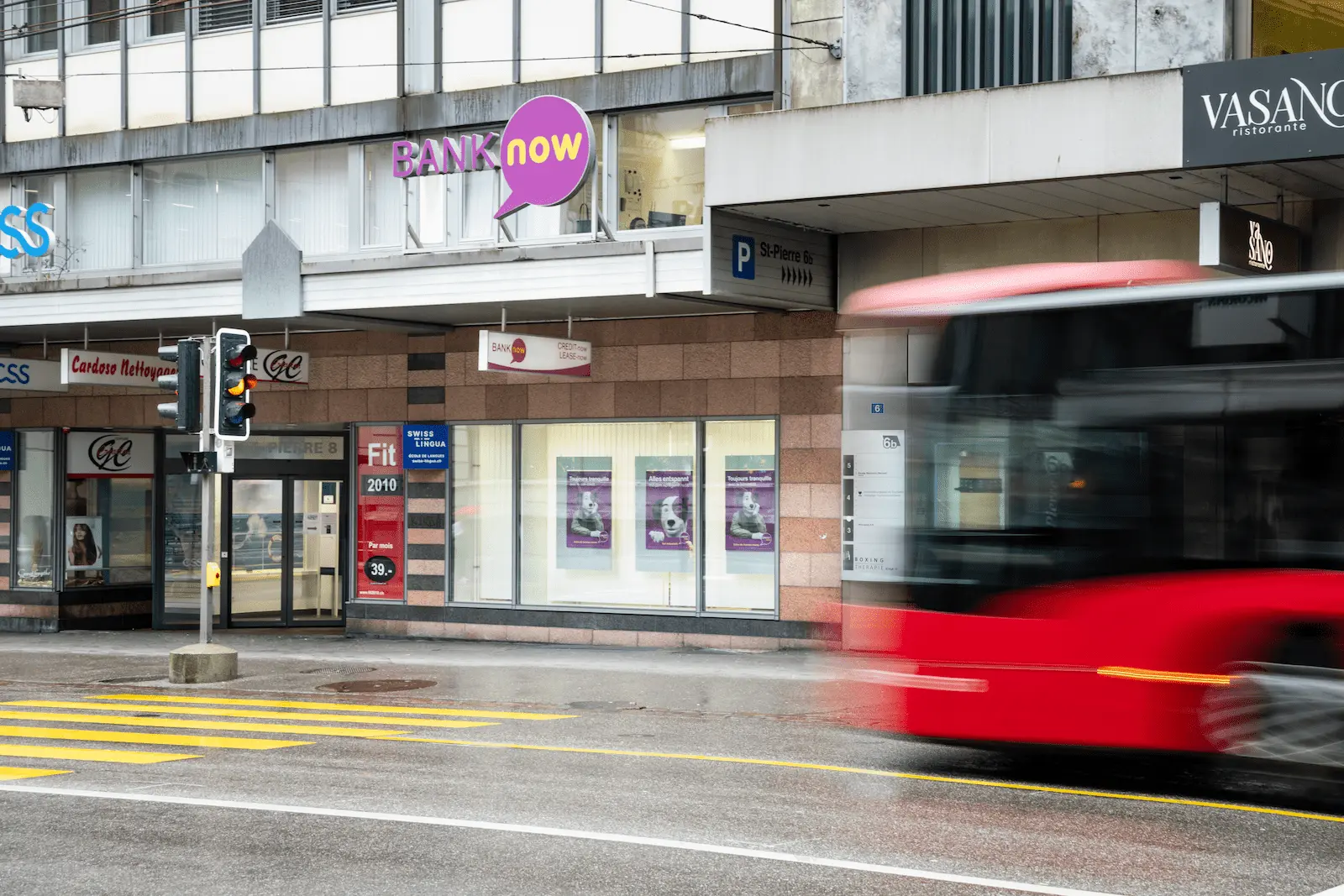 BANK-now Filiale Fribourg – Eingang zur Beratungsstelle